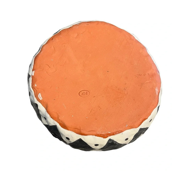 Black White Hand Painted Diamond Pattern Terracotta Bowl 8.5” Signed NM - Picture 3 of 7
